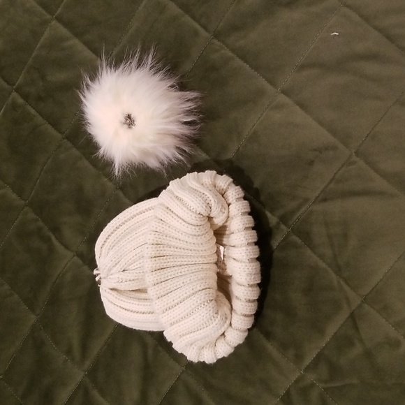 FURTALK Women Winter knitted beanie hat ivory color with removable faux fur pom - Picture 5 of 8